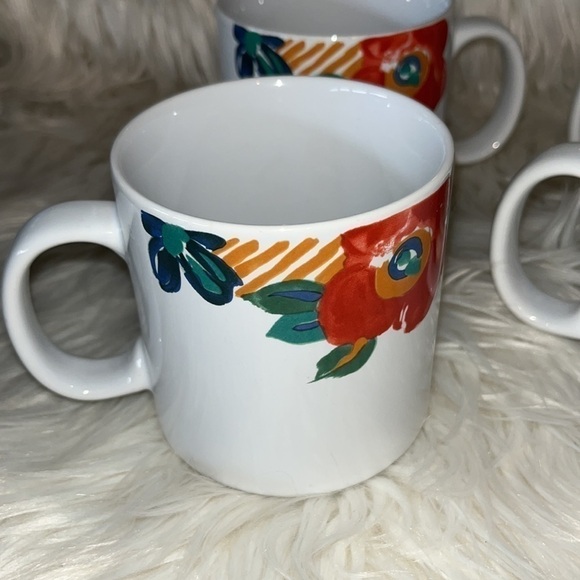 Vintage Set of 4 Design Concepts floral mugs. - Picture 2 of 4